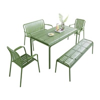 Table de bar carrée moderne en aluminium pour l'extérieur et chaises empilables pour hôtels et écoles