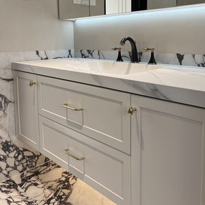 Vanité européenne contemporaine | Panneau encastré élégant en crème vanille - Product Image 6