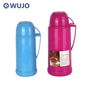 Termo de Vacío Personalizado por el Fabricante, Botella de Agua con Interior de Vidrio y Exterior de Plástico de 1L/1.8L, con Dos Tazas - Product Image 4