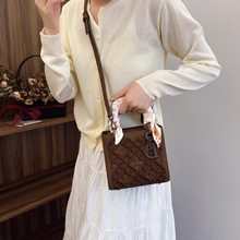 Bolso de Mano de Lujo para <span class=keywords><strong>Mujer</strong></span>, Nuevo Bolso Bandolera de Moda con Pañuelo de Seda Bordado a Cuadros, Correa de Hombro con Diseño de Rejilla, Mochila Elegante - Product Image 4