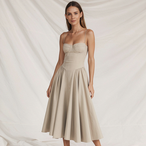 Robe midi plissée beige décontractée pour femme, style corset à fines bretelles, coupe trapèze, élégante pour soirée ou plage - Product Image 1