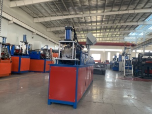 Máquina formadora de rollo de lámina de techo galvanizada, perno y pista de Metal C U - Product Image 4