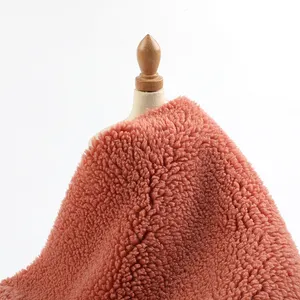 Tela de sherpa de punto para abrigo, tejido personalizado de color rosa liso teñido 100% poliéster para temporada de invierno, venta al por mayor