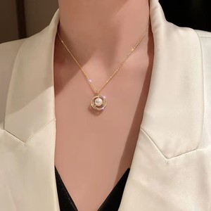Juego de Joyería de Lujo Ligero, Elegante, Francés, con Perlas, Aretes, Collar y Anillo para Mujer, Accesorios de Alta Calidad con Pedrería - Product Image 3