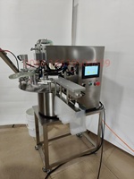 Machine automatique de remplissage, scellage et bouchage de sachets souples verticaux avec bec verseur pour jus de fruits