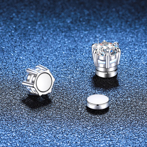 Boucles d'oreilles magnétiques élégantes à 6 griffes en argent sterling 925 avec moissanite 1 carat, adaptées aux personnes sans oreilles percées - Product Image 5