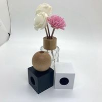Diffuseur en verre le plus vendu, bouteille au toucher lisse, base en bois décorée au laser, cube, décoration d'intérieur, différentes formes disponibles