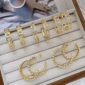 حلق مرصع بالزركون على شكل حرف C نحاسي مفتوح مطلي بالذهب عيار 18 قيراط مجوهرات عصرية للنساء