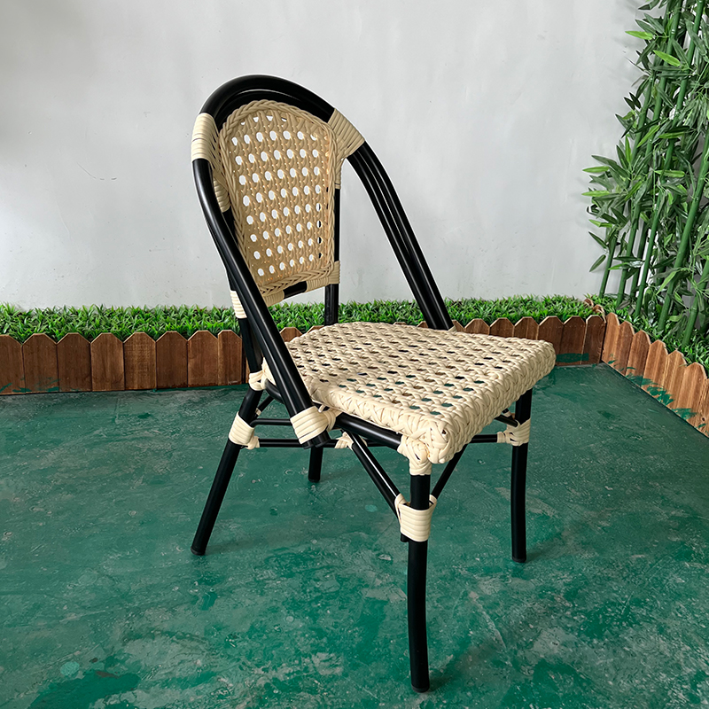 Black-framed bullseye chair