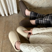 XIXITIAO Pantoufles d'intérieur unisexes en polyester imitation cuir tissé, doublure chaude en peluche, antidérapantes, pour hommes et femmes