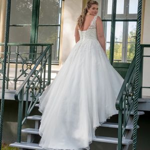 <span class=keywords><strong>Robe</strong></span> de <span class=keywords><strong>mariée</strong></span> élégante en tulle pour <span class=keywords><strong>femme</strong></span>, grande taille, col en V, sans manches, en dentelle, style <span class=keywords><strong>robe</strong></span> de bal, pour <span class=keywords><strong>mariée</strong></span> <span class=keywords><strong>ronde</strong></span> - Product Image 2