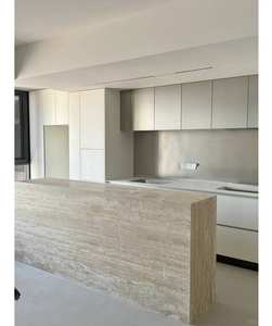 Dalle de travertin super blanc italien poli moderne haut de gamme avec finition imperméable pour la décoration murale et de table intérieure - Product Image 6