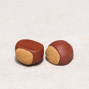 Oogishido Tea Pets Adornos decorativos con forma de fruta de castaño y longan para uso en mesa, calidad de primera clase - Product Image 4