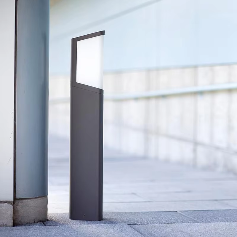 สีเทาเข้ม