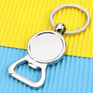 Porte-clés décapsuleur rond en alliage de zinc découpé sur mesure avec drapeau national, souvenir promotionnel pour la Fête Nationale avec logo - Product Image 6