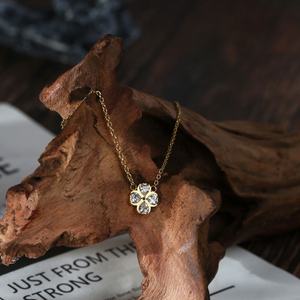 Collier ras du cou en acier inoxydable plaqué or 18 carats avec zircon, bijou de mode personnalisé de luxe léger pour femme - Product Image 1