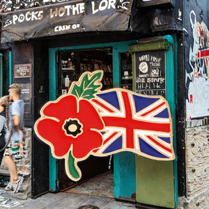 GREPAS REGALOS 30mm Metal Esmaltado UV Impreso Patriotismo Pin Insignia-Los recordaremos - Product Image 4