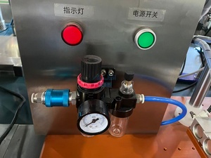 Máquina Tapadora Eléctrica Semiautomática Compacta de Sobremesa para Botellas (Plástico/Aluminio/Vidrio) de Alimentos, Bebidas y Productos - Product Image 4