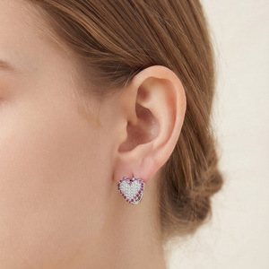 Boucles d'oreilles en forme de cœur en zircon pour femmes, micro-incrustation de diamants, design de luxe léger, bijoux pour le quotidien - Product Image 1