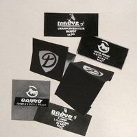 Étiquettes tissées écologiques personnalisées 100 % premium imprimées, carrées, avec pli de finition au col, pour vêtements, sacs et chaussures, avec logo de marque