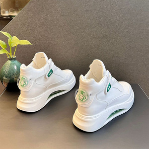 Chaussures décontractées tendance pour hommes : Nouveauté printemps-été, baskets blanches à semelles épaisses et tiges hautes avec semelles intérieures rehaussées, vente en gros - Product Image 4