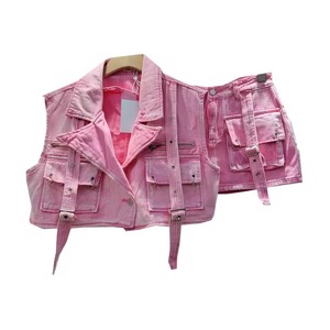 Completo in denim rosa retrò casual lavorato a maglia con ricami e grandi tasche, 2 pezzi, tinta unita, primavera estate, gilet corto senza maniche e pantaloncini a vita alta - Product Image 6