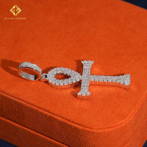 Colgante de cruz de plata de ley 925 con diamante cultivado en laboratorio, joyería IGI de lujo, brillante, de moda popular, religiosa, hecha a medida. - Product Image 3