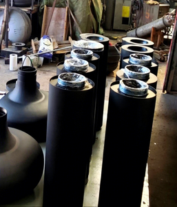 Chimenea <span class=keywords><strong>de</strong></span> leña personalizable para interiores, suspendida, <span class=keywords><strong>con</strong></span> rotación <span class=keywords><strong>de</strong></span> 360 grados, <span class=keywords><strong>de</strong></span> acero al carbono negro mate, <span class=keywords><strong>con</strong></span> <span class=keywords><strong>puerta</strong></span> <span class=keywords><strong>de</strong></span> <span class=keywords><strong>vidrio</strong></span> y chimenea. - Product Image 3