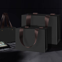 Sacs cadeaux en papier noir mat de luxe avec poignée en ruban, sacs de shopping rigides en carton pour chaussures et vêtements pour hommes, emballage de vente au détail