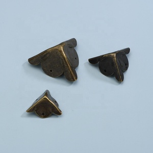 Protection d'<span class=keywords><strong>angle</strong></span> en fer de style Ming Qing chinois antique, couleur bronze/argent, motif nuage porte-bonheur, fixation facile, polyvalente pour meubles - Product Image 3