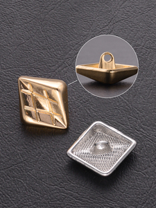 Thiết Kế 4-Lỗ Kim Loại Nút Đơn Giản Phong Cách Vuông Kẽm Hợp Kim Chân Nút Cho Quần Áo Túi Kích Thước 18Mm 23Mm Thấp Moq Mạ - Product Image 3