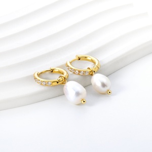 Elegantes Pendientes de Aro Clásicos de Moda para Mujer, Acero Inoxidable, Chapado en Oro de 18k, con Perlas y Circonitas, Modelo 2024 - Product Image 5