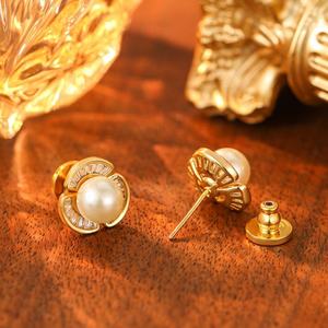 Boucles d'oreilles clous tendance et luxueuses en perles et zircons pour femme, plaqué or, style géométrique, cadeau haut de gamme - Product Image 3