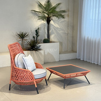 Chaise en osier d'extérieur avec dossier haut et coussins pour jardin et terrasse