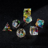 Ensemble de dés polyédriques en résine OEM de 7 pièces avec anneau intérieur du Seigneur des Anneaux pour les joueurs de DND RPG, cadeau pour les joueurs de jeux de table