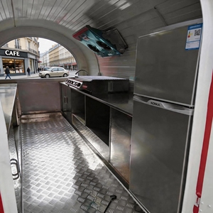 Food Truck Rétro Moderne en Acier Inoxydable, Tôle Galvanisée, Aluminium et Fibre de Verre pour la Restauration Rapide en Extérieur - Product Image 5