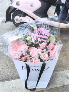 Sac en papier de style boutique minimaliste avec poignée en ruban pour l'emballage de fleurs fraîches, sac en papier en gros - Product Image 2