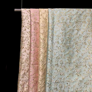 Nouveau Stock Chine <span class=keywords><strong>Textile</strong></span> <span class=keywords><strong>Fournisseur</strong></span> 100% polyester Tissé Personnaliser Mode 3D Fleur Fil Teint Brocart Jacquard Tissus pour Robe - Product Image 3