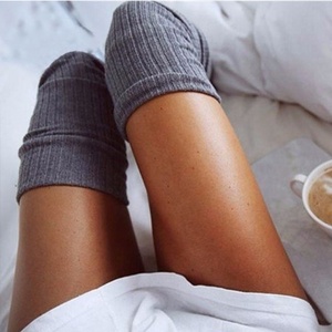 Venta al por mayor Color sólido Slouch <span class=keywords><strong>medias</strong></span> de algodón sobre la rodilla largo hasta <span class=keywords><strong>el</strong></span> muslo calcetines altos para las mujeres - Product Image 1