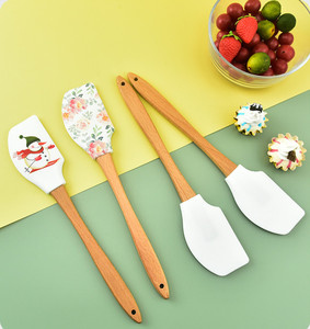 Cartoon Cream Spatel Kerst Houten Handvat Non-Stick Fondant Cake Siliconen Kookkrabber Keuken Bakgereedschap - Product Image 5