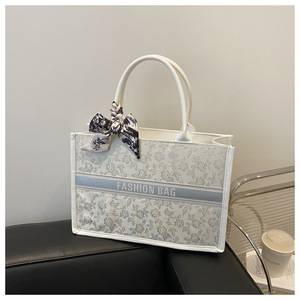 Bolso de Hombro Bordado de Moda Estilo 2026, con Sensación de Alta Gama, Gran Capacidad, Apto para Viajes Diarios y Uso Casual - Product Image 4