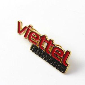 Broches Personalizados de Esmalte con Grabado a Medida en Forma de Rosa - Product Image 3
