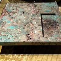 Table basse en marbre vert naturel, design moderne et luxueux, finition polie, mobilier de maison, salon, villa, appartement, aménagement