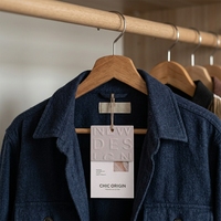 Étiquettes suspendues personnalisées pour vêtements, recyclables et écologiques, en papier gaufré 3D de luxe, avec logo et couleur personnalisés