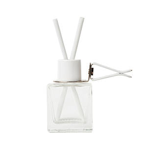 Flacon diffuseur d'air pour voiture en verre transparent givré carré vide de 8 ml avec bouchon en bois - Product Image 3