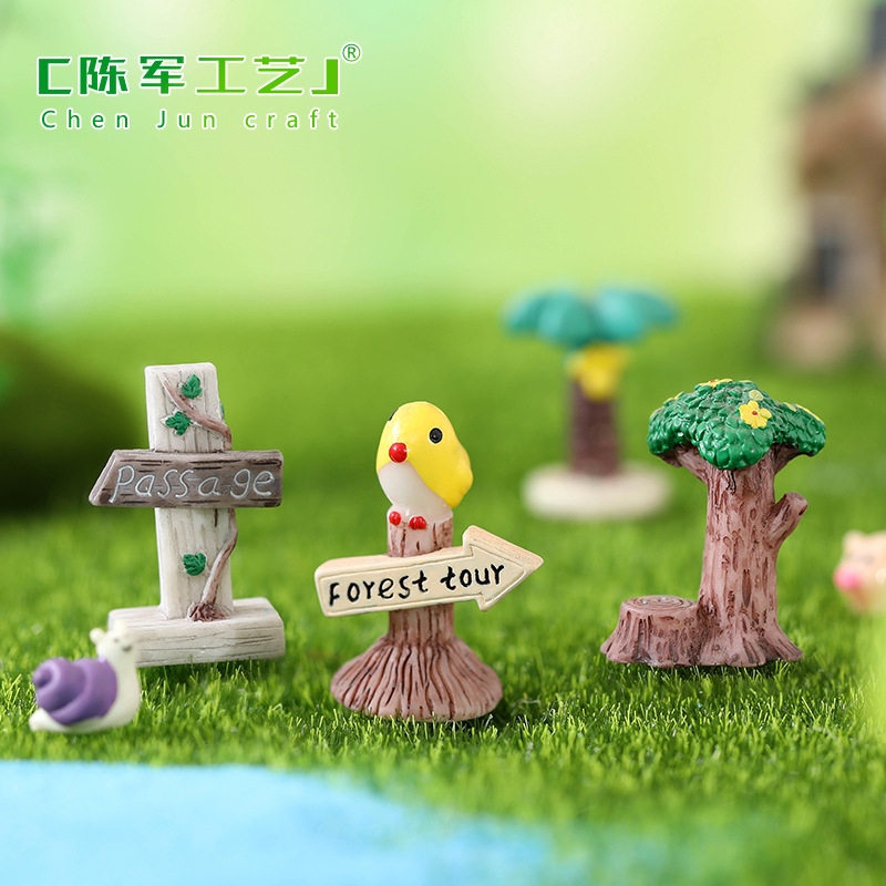 Four types of tree stump directional signs