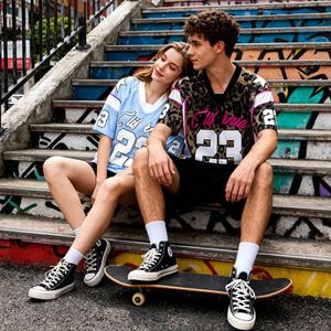 Camiseta de Jersey de Camuflaje Unisex Estilo Urbano con Número Digital Personalizado, Impresión DTG, Hombros Caídos, Corte Holgado y Recto - Product Image 2