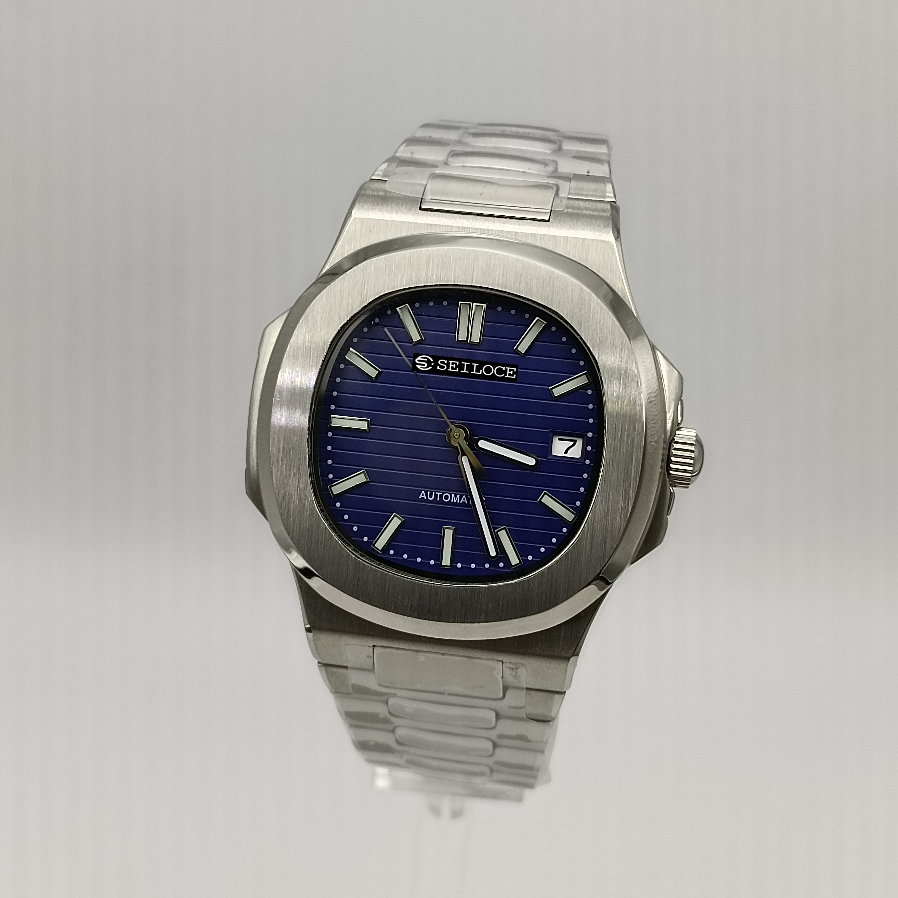 Boîtier argenté + cadran bleu foncé