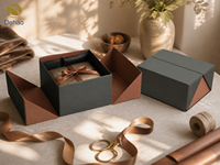 Boîte cadeau de luxe écologique personnalisée avec fermeture magnétique, poignée et doublure en satin, emballage avec logo pour extensions de cheveux naturels