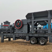 Station de concassage semi-mobile sur chenilles, installation de concassage portable 50-200 TPH, concasseur mobile pour la production d'agrégats miniers